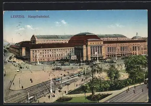 AK Leipzig, Strassenbahnen vor dem Hauptbahnhof