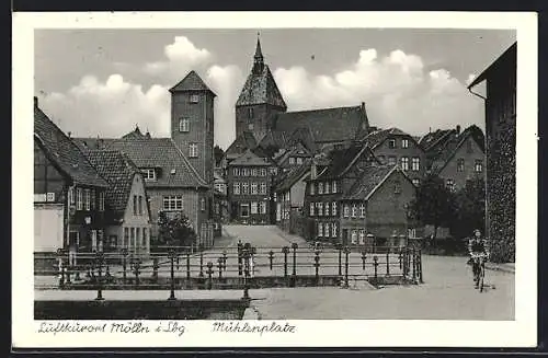 AK Mölln i. Lbg., Mühlenplatz mit Radfahrerin