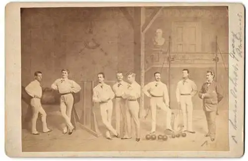 Fotografie Hugo Schroeder, Milwaukee, Turner Musterriege aus Milwaukee zum V. Deutschen Turnfest Frankfurt / Main, 1880