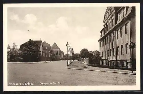 AK Annaberg i. Erzgeb., Geyersdorfer Strasse mit Bäumen