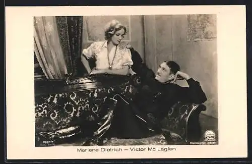 AK Schauspielerin Marlene Dietrich und Schauspieler Victor McLaglen in einer Filmszene