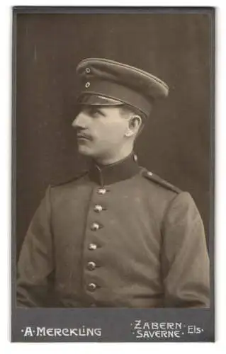 Fotografie A. Merckling, Zabern i. Els., Soldat Rgt. 99 in Uniform mit Schirmmütze