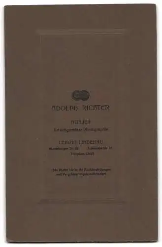 Fotografie Adolph Richter, Leipzig, Gutsmuths Str. 17, Soldat in Uniform mit Schirmmütze u. Oberlippenbart