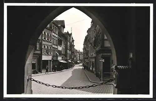 AK Lahr /Schwarzw., Marktstrasse, durch ein Tor gesehen