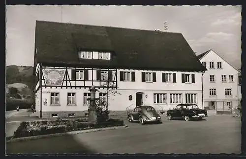 AK Hausach /Schwarzwaldbahn, Gasthaus zur Eiche H. Breithaupt, VW-Käfer, Brunnen