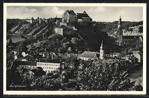 AK Burghausen / Salzach, Totalansicht mit Blick nach der Burg