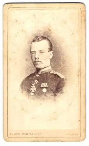 Fotografie Eugen Westendorp, Aachen, Einjährig-Freiwilliger Uffz. in Uniform mit Ordne Eisernes Kreuz