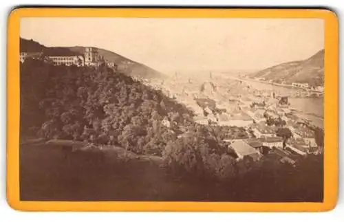 Fotografie unbekannter Fotograf, Ansicht Heidelberg, Blick nach der Stadt mit dem Heidelberger Schloss