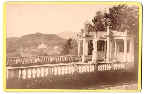 Fotografie Werzinger, Baden-Baden, Ansicht Baden-Baden, das Fürstenberg-Denkmal auf dem Echo, Blick zur Stourdza-Kapelle