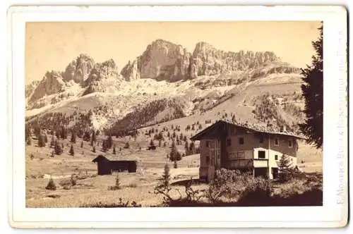 Fotografie F. Moser, Bozen, Ansicht Passo di Costalunga, Gasthaus Zur Alpenrose mit Gerbirgspanorama