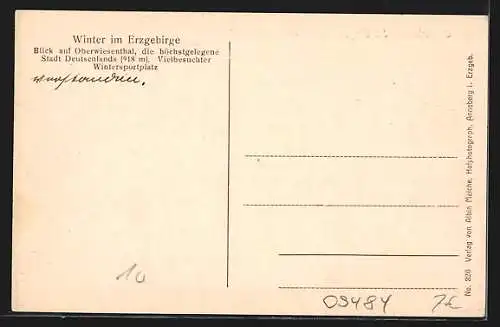 AK Oberwiesenthal i. Erzgeb., Ortspanorama mit Skiläufern