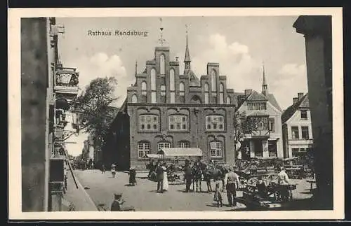 AK Rendsburg, Rathaus mit Strassenpartie