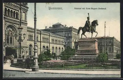 AK Hannover, Bahnhof mit Ernst August-Denkmal