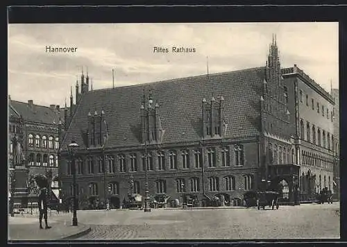 AK Hannover, Altes Rathaus mit Strassenpartie