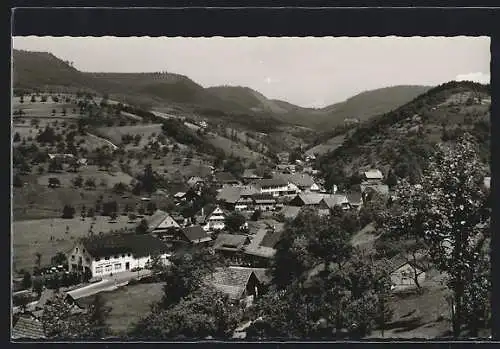 AK Oberharmersbach-Riersbach /Schwarzw., Ortsansicht mit Gasthaus-Pension Forelle A. Kempf