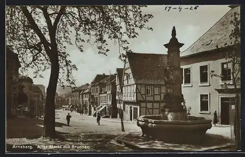 AK Arnsberg / Westf., Alter Markt mit Brunnen