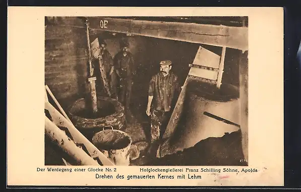 AK Apolda, Hofglockengiesserei Franz Schilling Söhne, Werdegang einer Glocke, Nr. 2, Drehen des gemauerten Kernes