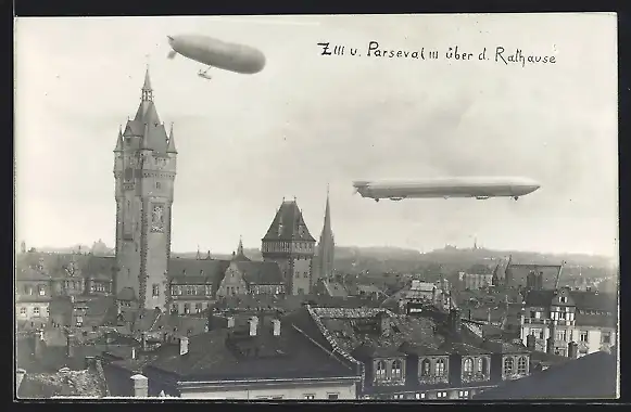 AK Frankfurt a. M., Zeppelin Z III und Parseval über dem Rathause