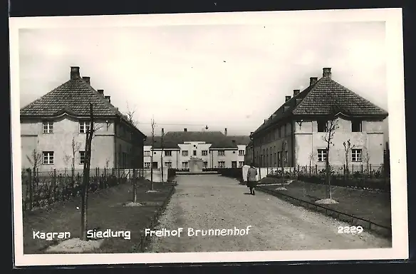 Foto-AK Wien-Kagran, Siedlung, Freihof Brunnenhof