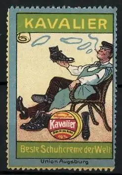 Reklamemarke Kavalier ist beste Schuhcreme der Welt, Schuster raucht nach der Arbeit eine Zigarette