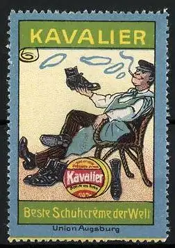 Reklamemarke Kavalier ist beste Schuhcreme der Welt, Schuster raucht nach der Arbeit eine Zigarette