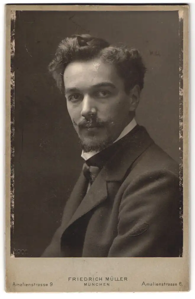 Fotografie Friedrich Müller, München, Amalienstrasse 6, Herr im Anzug mit Kinnbart