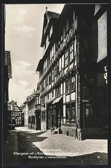 AK Alsfeld /Hessen, Strasse Rittergasse mit v. Neurath`sch. Geburtshaus vom Marktplatz und Wallach`shaus