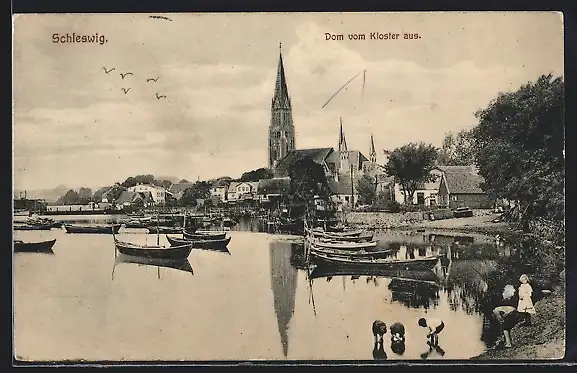 AK Schleswig, Uferpartie mit Hafen, Dom und spielenden Kindern