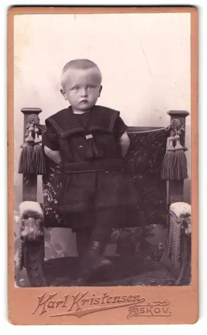 Fotografie Karl Kristensen, Askov, Kleiner Junge im Matrosenanzug