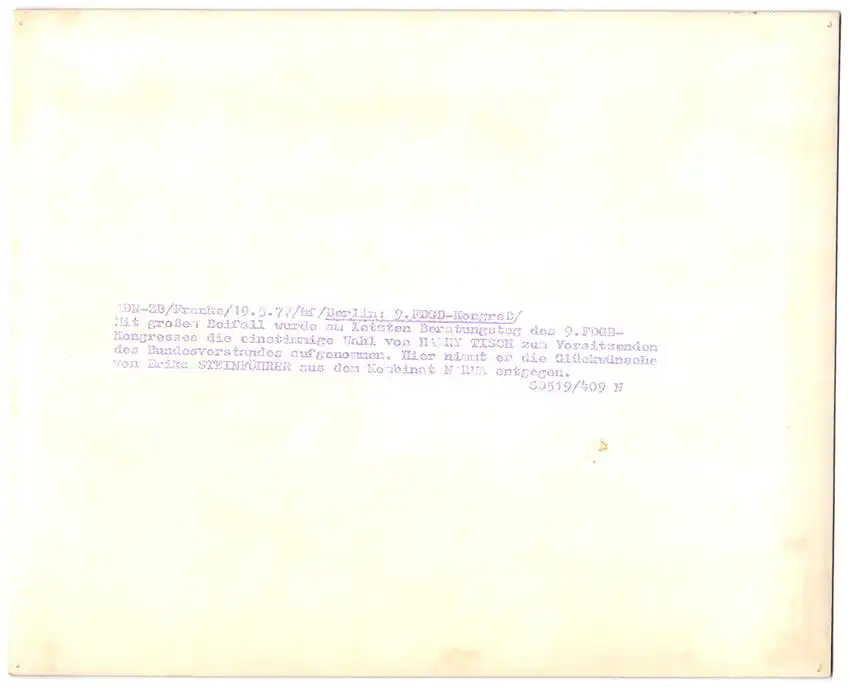 10 Fotografien unbekannter Fotograf, Ansicht Berlin, Erich Honecker spricht 1977 beim FDGB Kongress im Palast der Republi 12