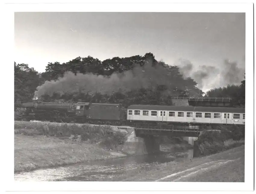 Fotografie Deutsche Bahn, Personenzug mit Dampflok, Tender-Lokomotive, Eisenbahn