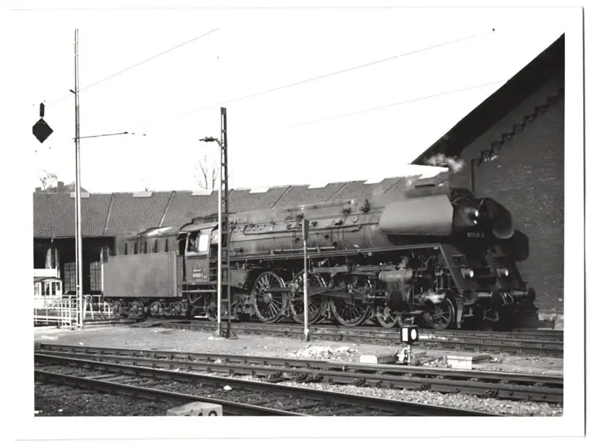 Fotografie Deutsche Bahn, Dampflok Nr. 010526-2 mit Lokführer, Tender-Lokomotive, Eisenbahn