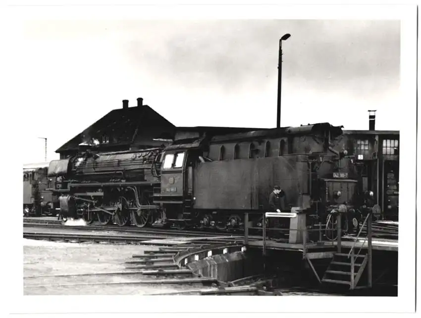 Fotografie Deutsche Bahn, Dampflok Nr. 042 186-7 mit Lokführer, Tender-Lokomotive, Eisenbahn