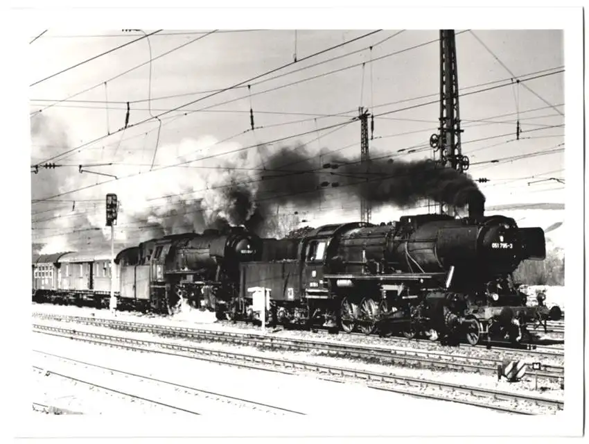 Fotografie Deutsche Bahn, Personenzug mit Dampflok Nr. 051 795-3, Tender-Lokomotive, Eisenbahn