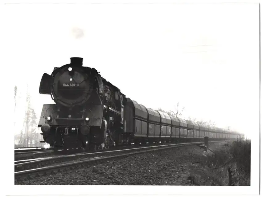 Fotografie Deutsche Bahn, Güterzug mit Dampflok Nr. 044 481-0, Tender-Lokomotive, Eisenbahn