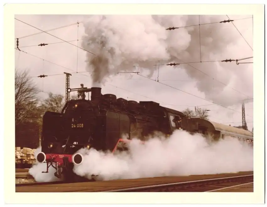 Fotografie Deutsche Bahn, Personenzug mit Dampflok Nr. 24 009 mit Lokführer, Tender-Lokomotive, Eisenbahn, koloriert