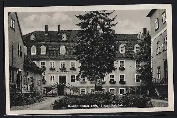AK Neudietendorf, Zinzendorfplatz mit Zinzendorfhaus