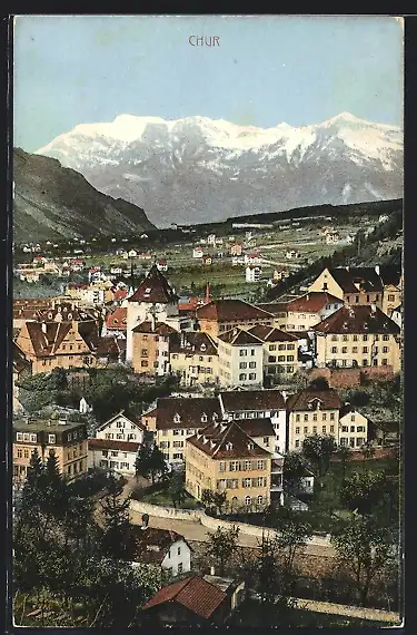 AK Chur, Ortsansicht mit Strassenpartie und Bergblick