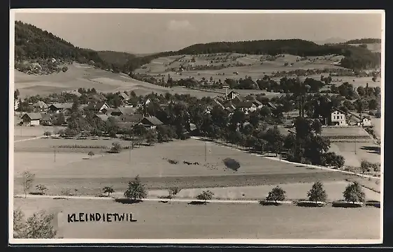 AK Kleindietwil, Gesamtansicht mit Landstrasse aus der Vogelschau