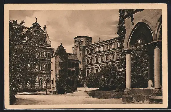 AK Heidelberg, Der Schlosshof