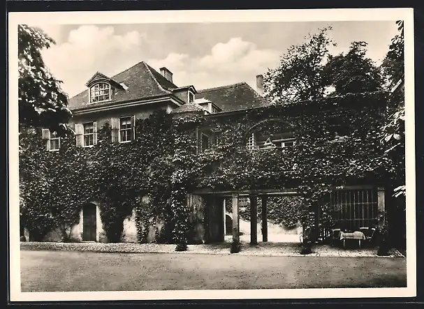 AK Weimar, Schloss Tiefurt mit Durchgang zum Hof