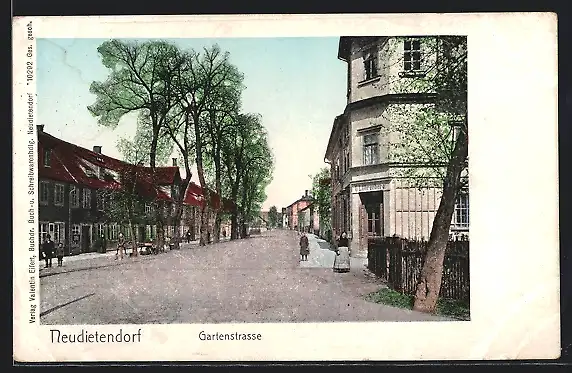 AK Neudietendorf, Gartenstrasse mit Einwohnern, mit leuchtenden Fenstern