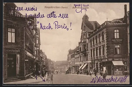 AK Neunkirchen /Saar, Bahnhofstrasse mit Gasthaus, von der Kreuzung gesehen