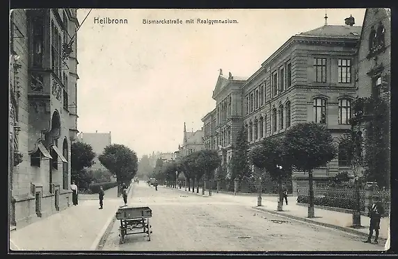 AK Heilbronn a. N., Bismarckstrasse mit Realgymnasium