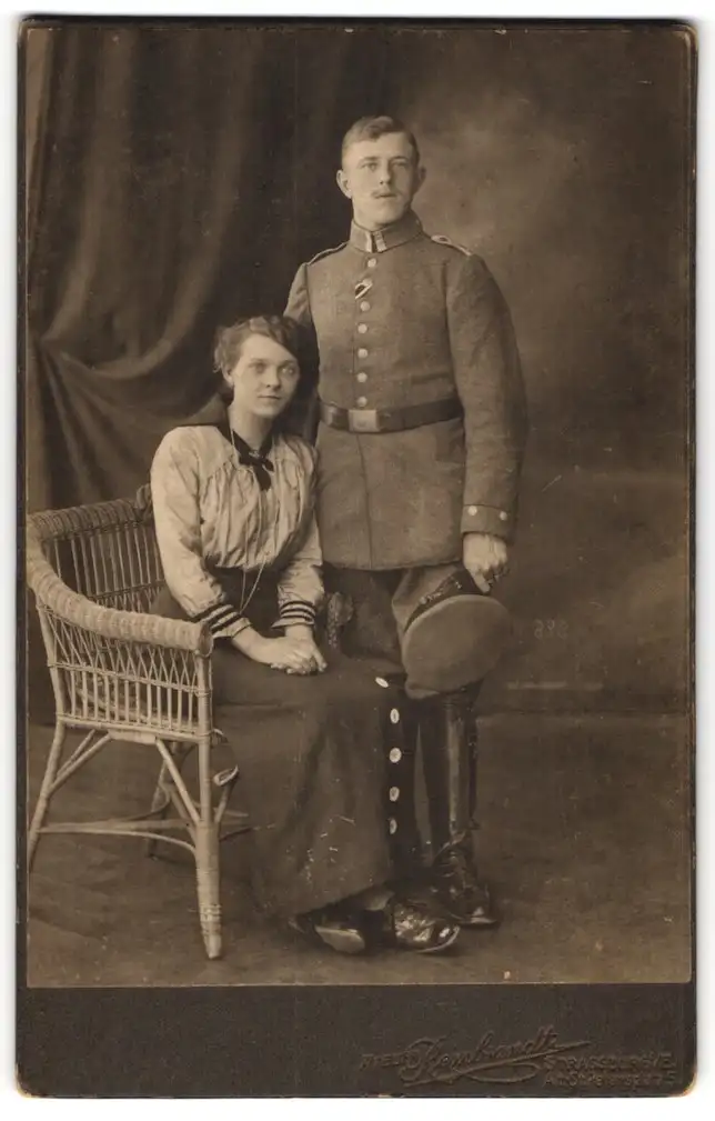 Fotografie Atelier Rembrandt, Strassburg i. E., Alt-St.Petersplatz 5, Sergeant in Uniform Feldgrau, Pionier-Abt. 15