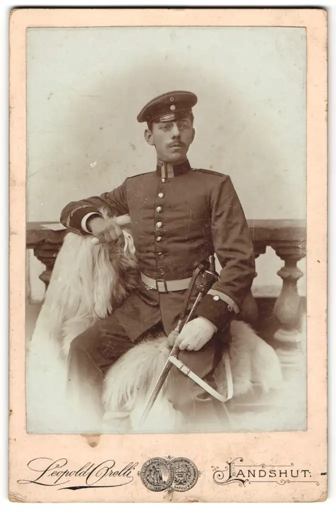Fotografie Leopold Orelli, Landshut, Maximiliansstr. 1, Uffz. Kgl. bayer. 2. Reiter-Rgt in Uniform m. Säbel