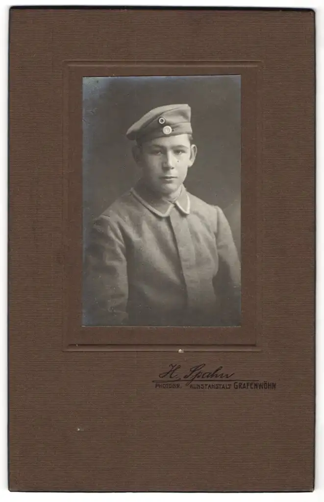 Fotografie H. Spahn, Grafenwöhr, Junger Soldat in Uniform Feldgrau m. Krätzchen
