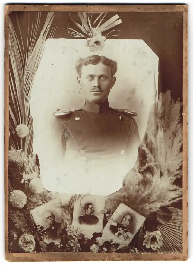 Fotografie unbekannter Fotograf und Ort, Soldat Ulan in Uniform mit Epauletten, Miniatur-Portrait Kaiser Wilhelm II.