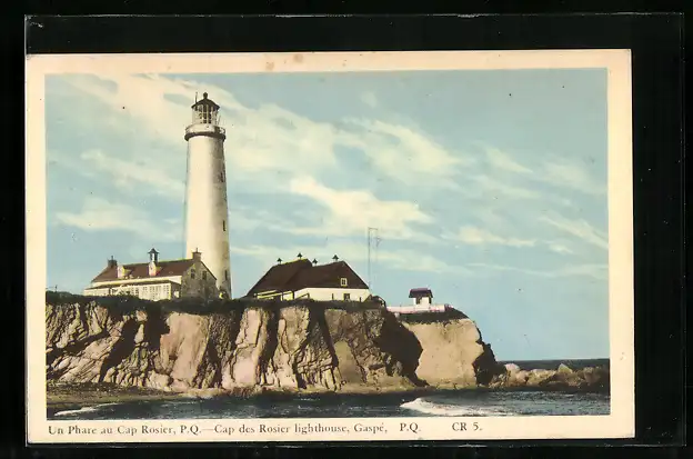 AK Cap Rosier, P. Q., Lighthouse, Leuchtturm und Häuser an Steilküste