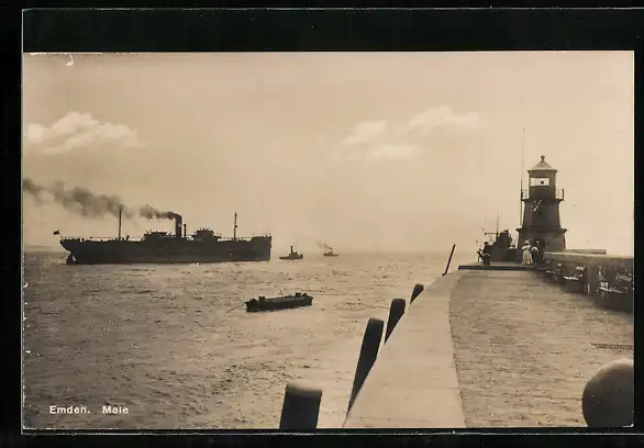 AK Emden / Ostfr., Mole mit abfahrender Dampfer